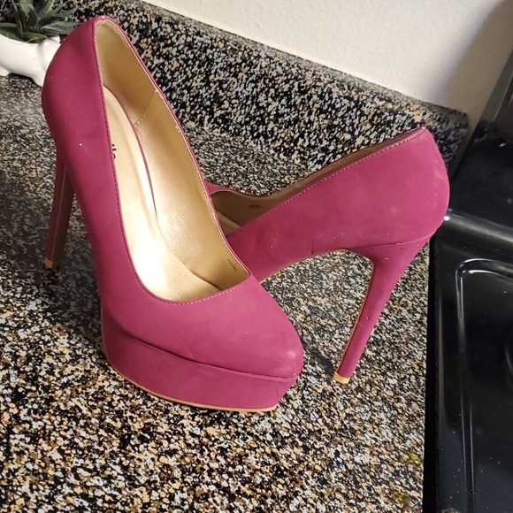 Shoes - Picture 1 of 1